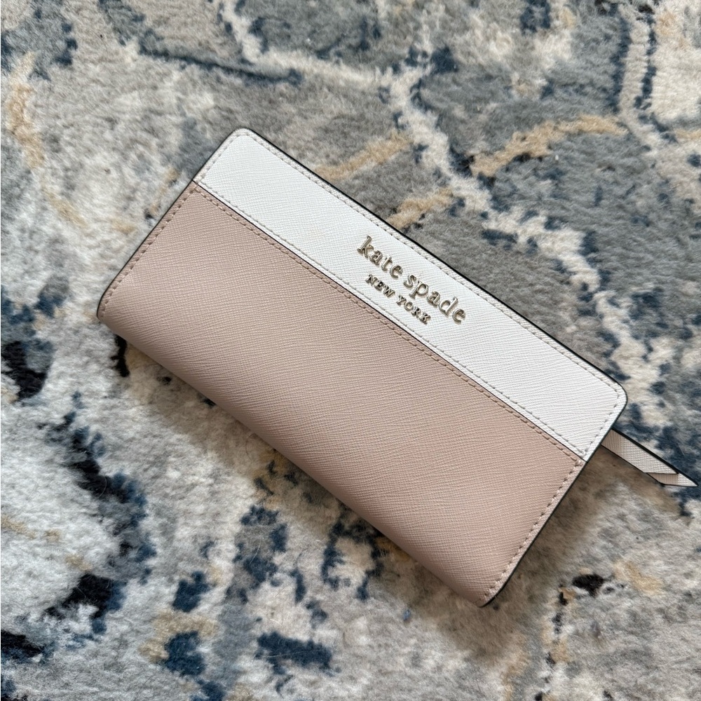 Kate Spade Tan and White Bifold Wallet